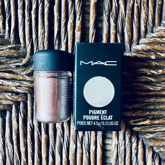 ✨🌟 MAC Pigment Powder ✨ Tan 🌟 - Picture 3 of 11